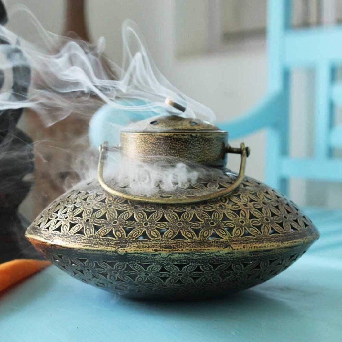 https://shreejaa.com/cdn/shop/products/a-dhoop-incense-holder-handcrafted-iron-degchi-handi-pot-829.jpg?v=1655359687&width=1445
