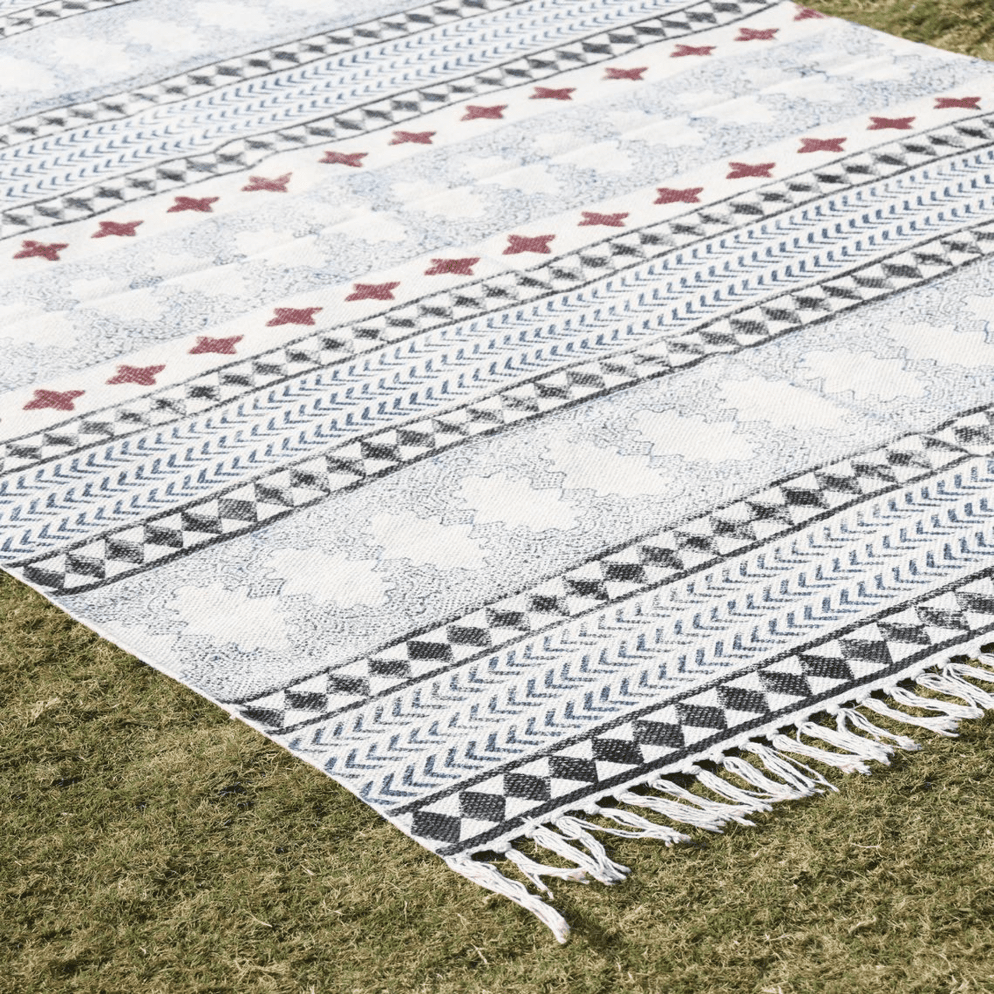 Buy Cotton Indoor Outdoor Rugs Black and White Large Available in 3x5 , 4x6 , 5x7 , 8x10 feet